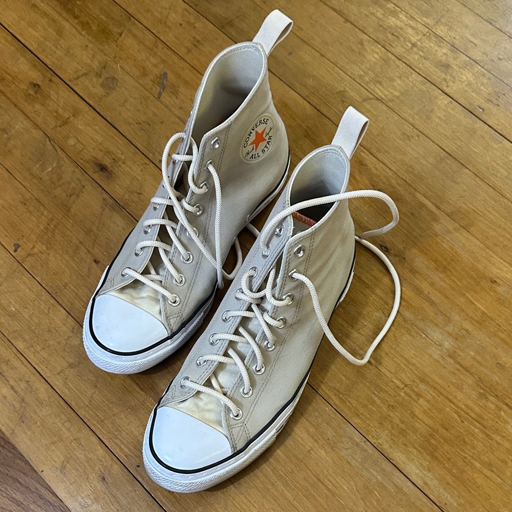 Converse High-Tops Off-White w/ Orange Men’s size 10.5 women’s size 12.5
